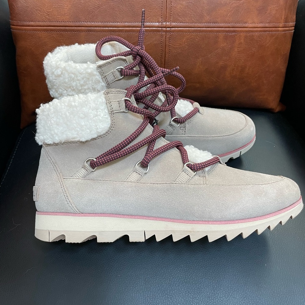 Sorel - Women’s size 10 - Grey/Burgundy